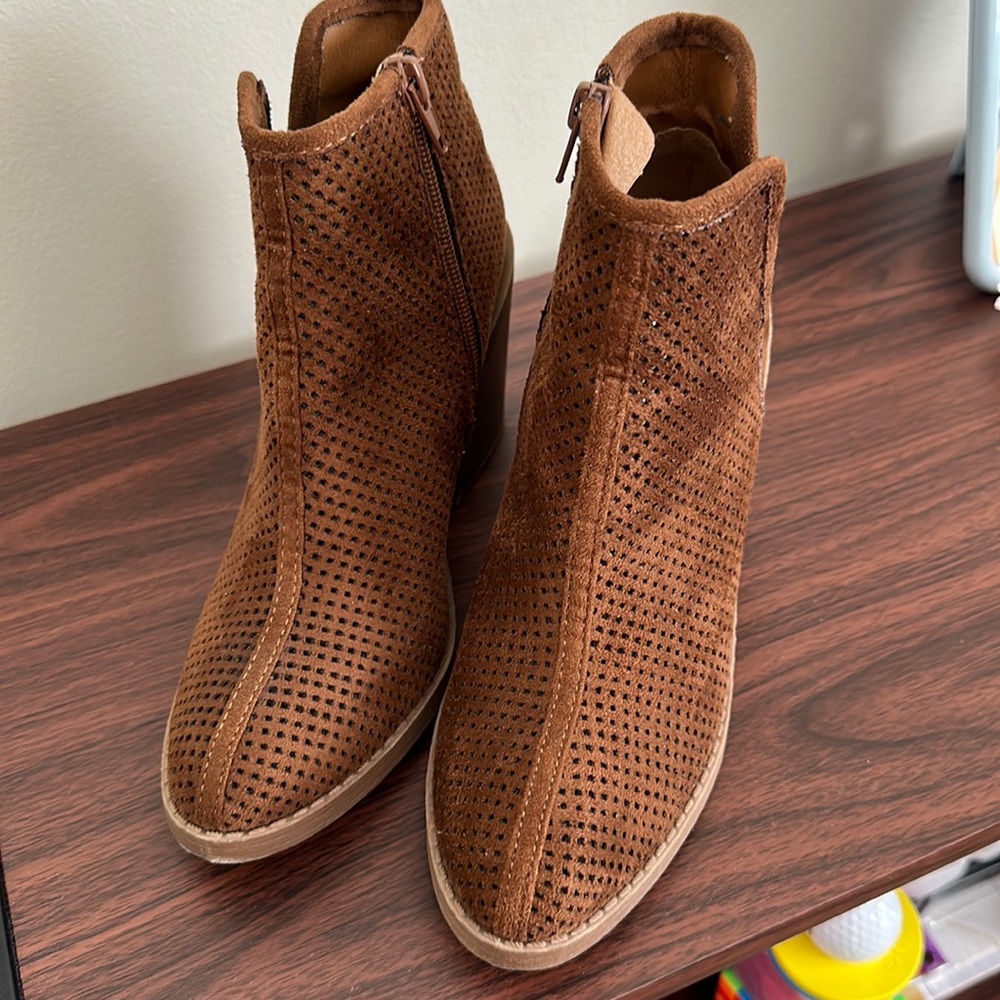 Soda Cognac Brown Heeled Bootie size 6.5